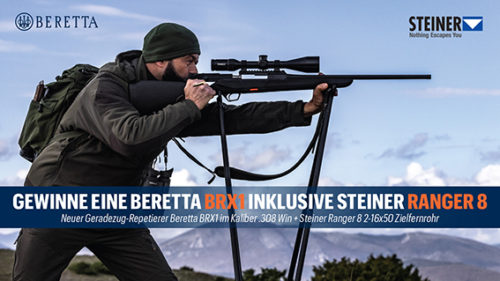 Ein Jäger mit Gewehr mit Zielfernrohr auf einem Zielstock. Durchs Bild ist ein Banner mit dem Text "Gewinne eine Beretta BRX1 inklusive Steiner Ranger 8